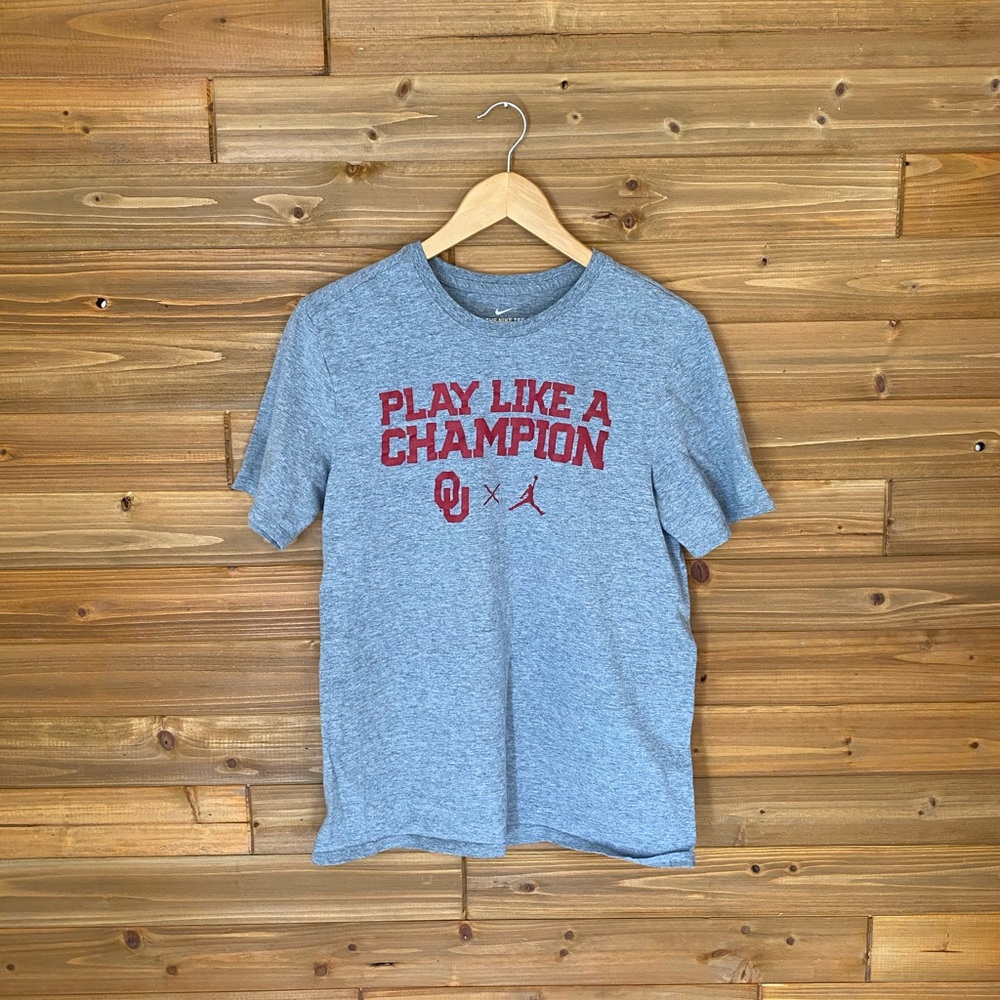 Gray Oklahoma play like a champion tee